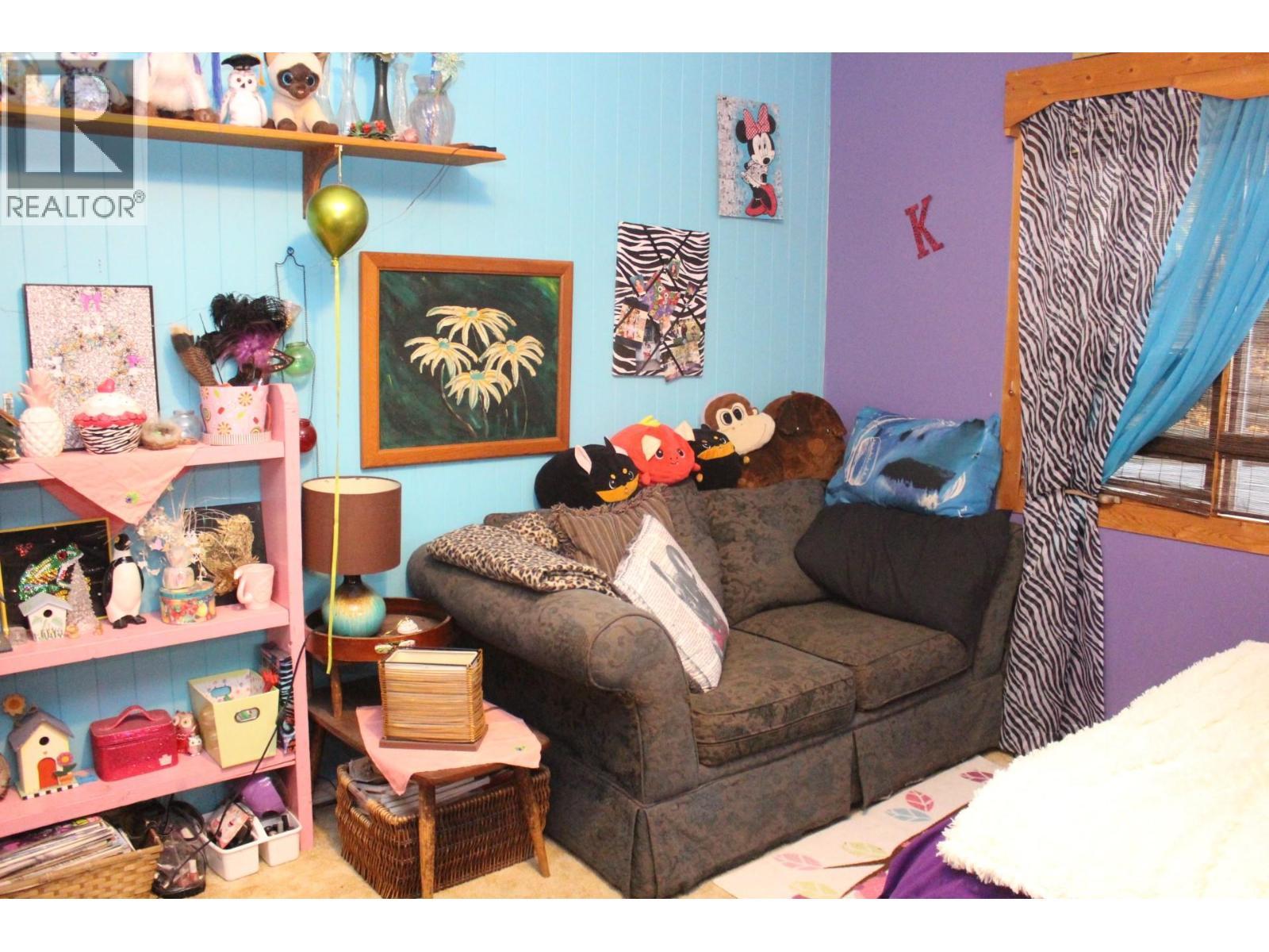 1230 Fox Road, Montrose, BC - Indoor