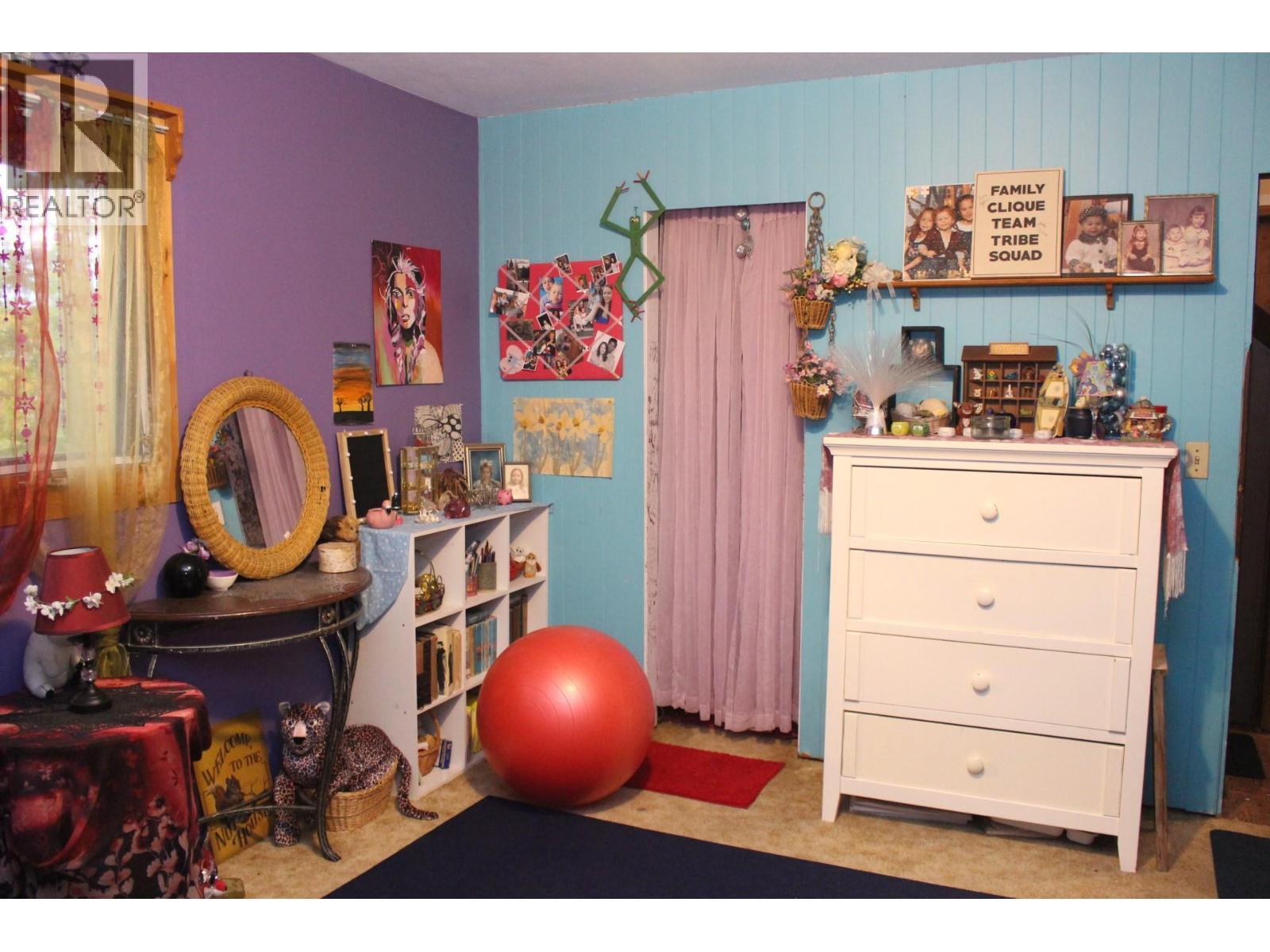 1230 Fox Road, Montrose, BC - Indoor