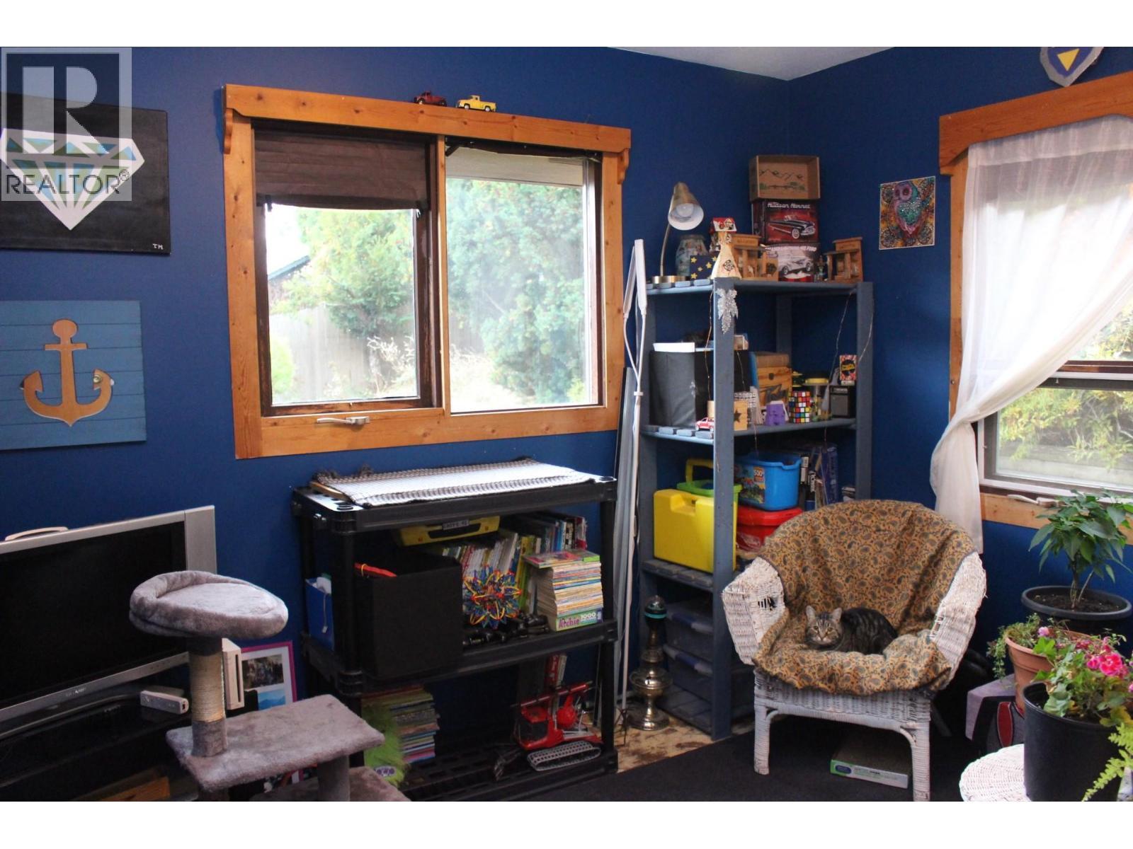 1230 Fox Road, Montrose, BC - Indoor