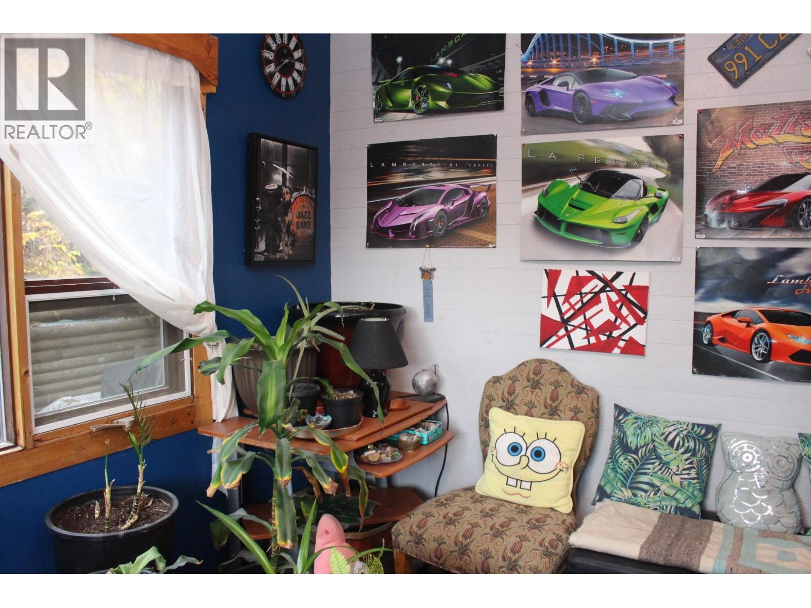 1230 Fox Road, Montrose, BC - Indoor Photo Showing Other Room