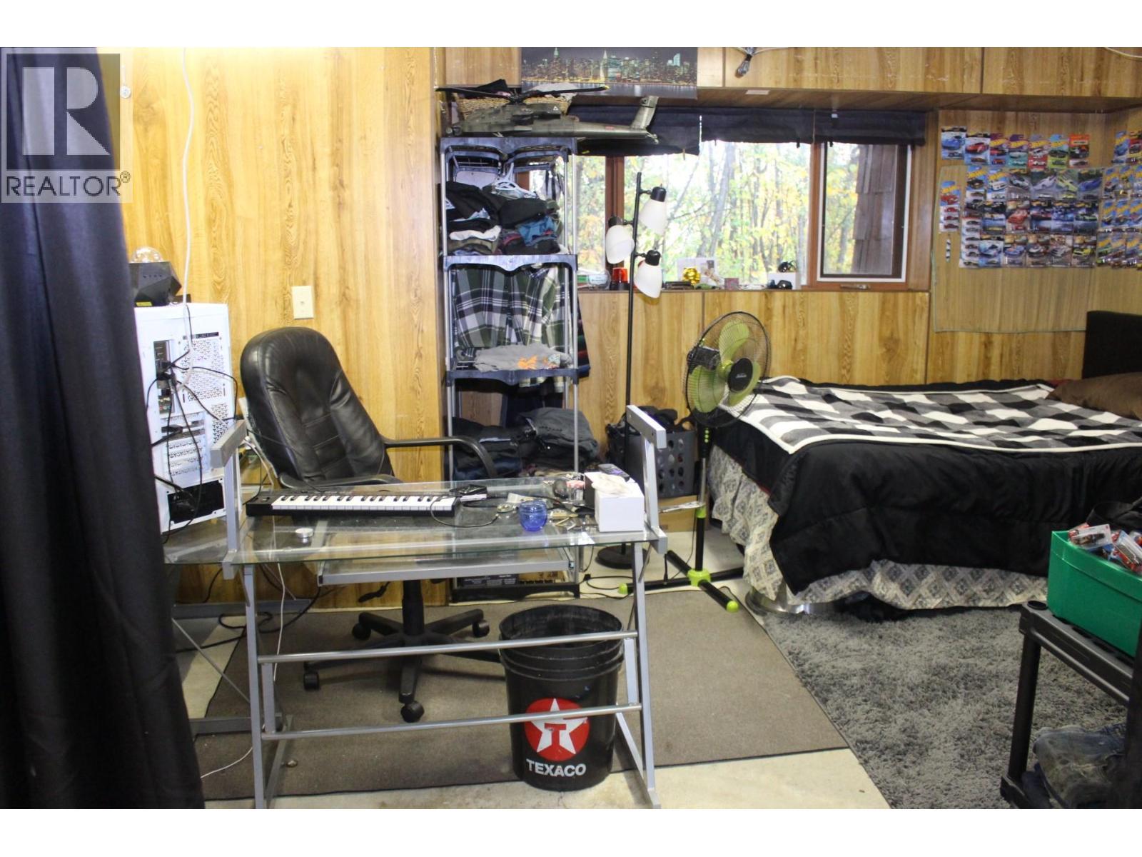 1230 Fox Road, Montrose, BC - Indoor