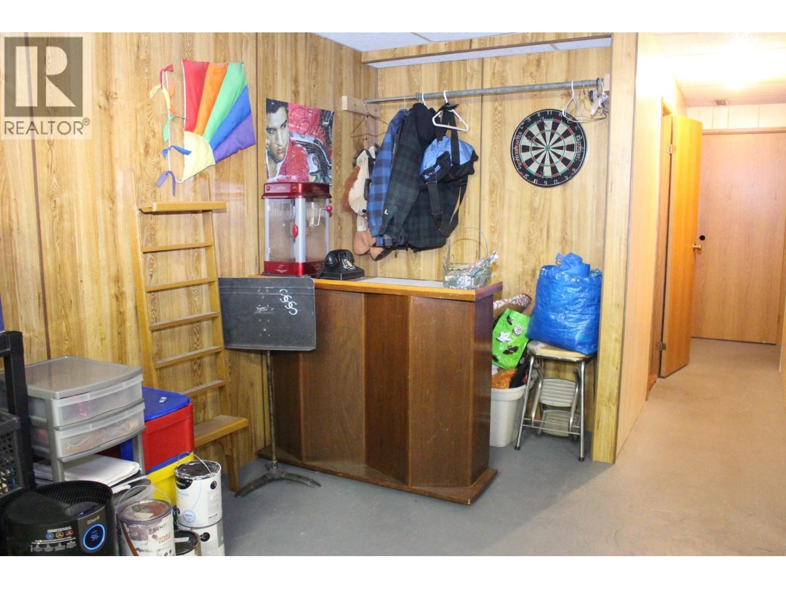 1230 Fox Road, Montrose, BC - Indoor