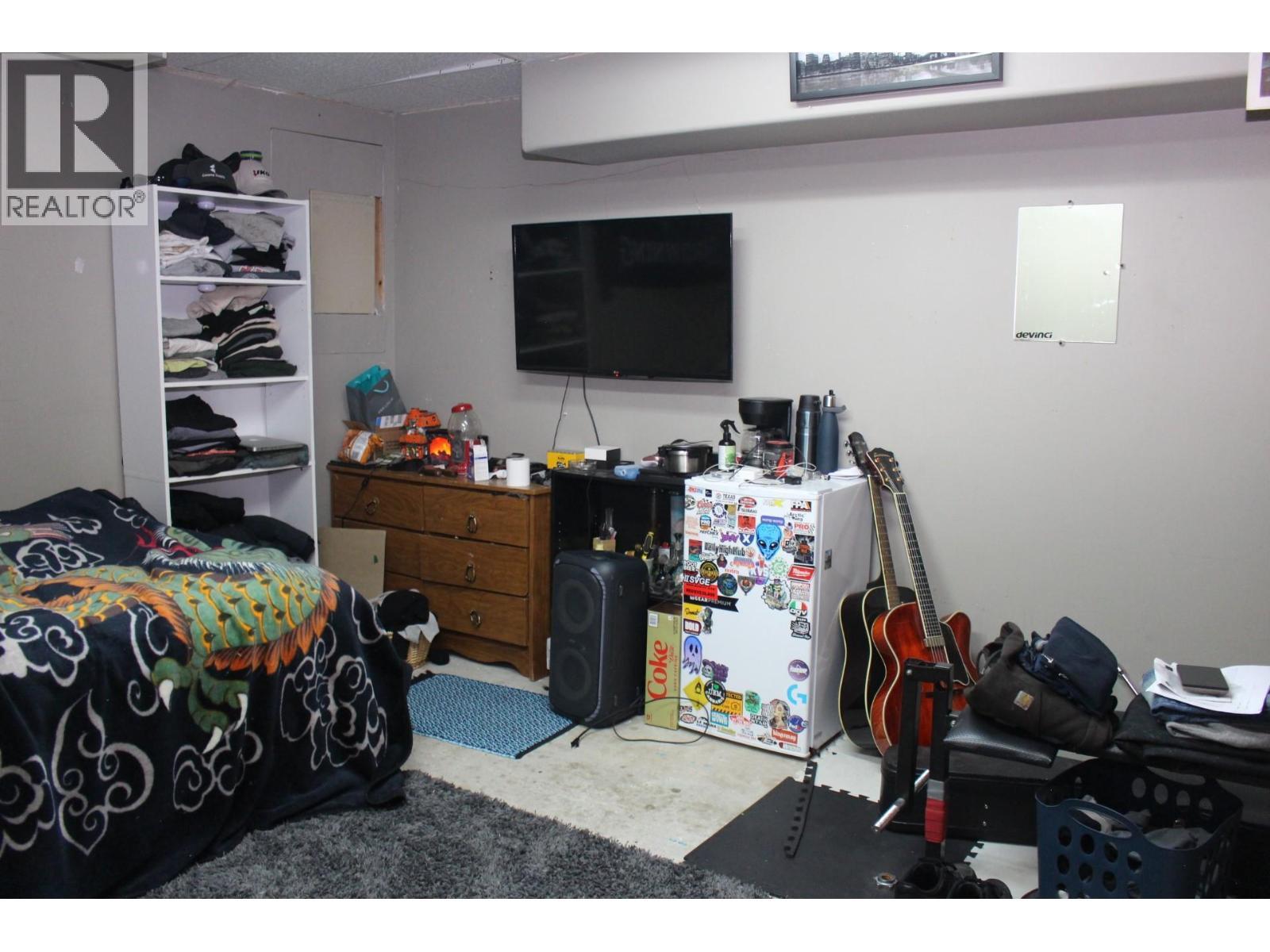 1230 Fox Road, Montrose, BC - Indoor Photo Showing Bedroom