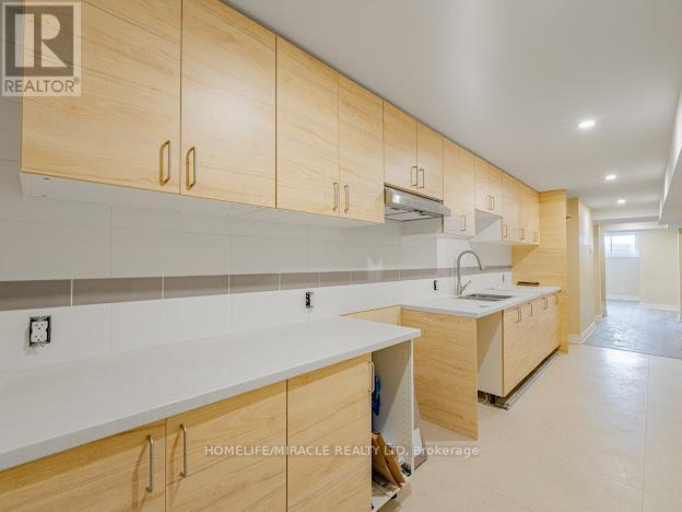 1969 Hawker Private, Ottawa, ON - Indoor Photo Showing Kitchen