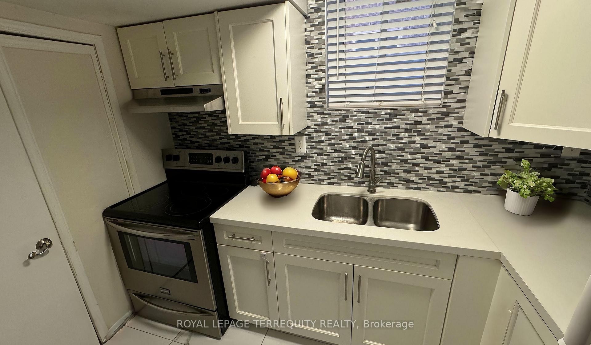 Bsmt-5464 Tenth Line W, Mississauga, ON