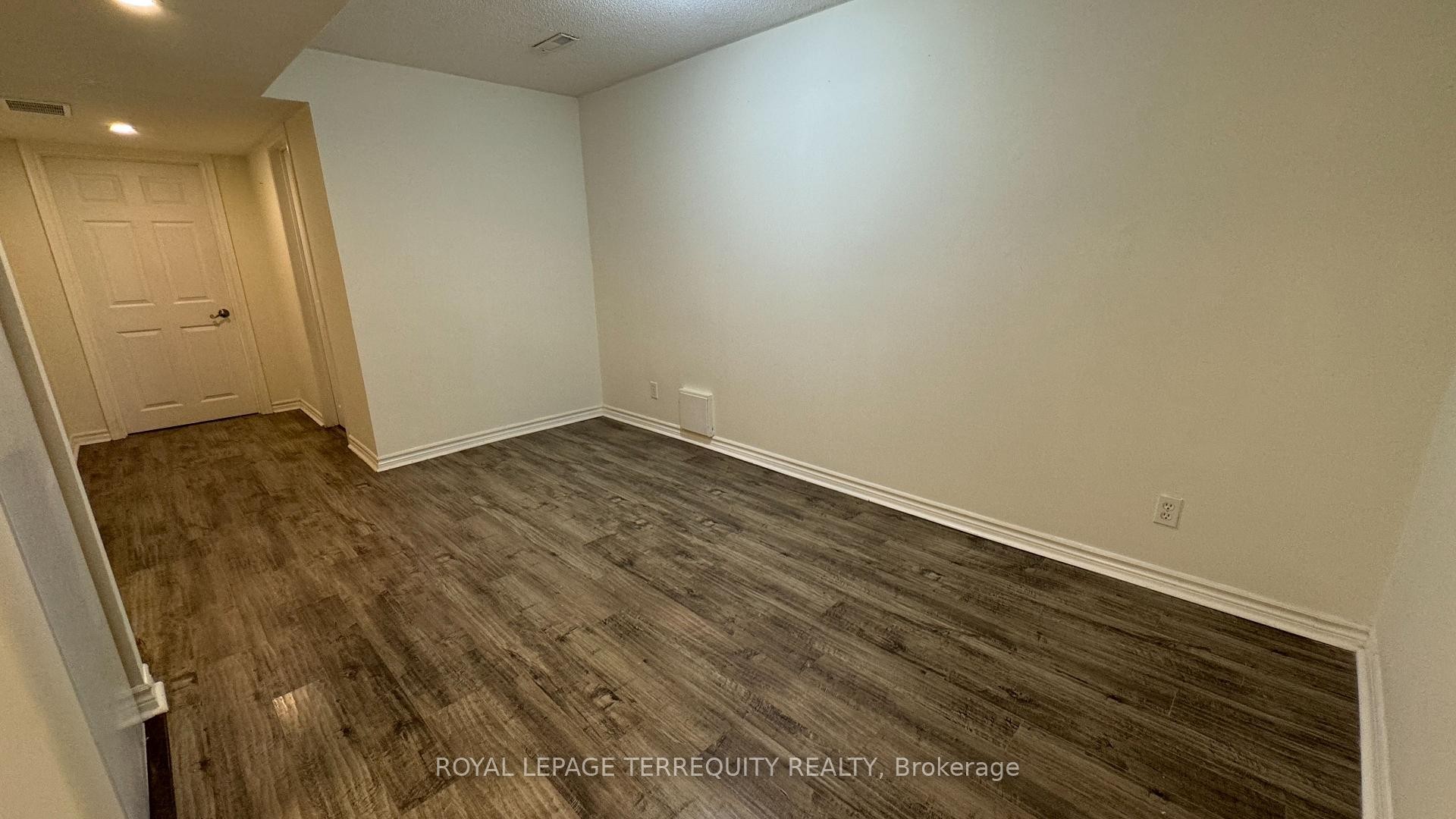 Bsmt-5464 Tenth Line W, Mississauga, ON