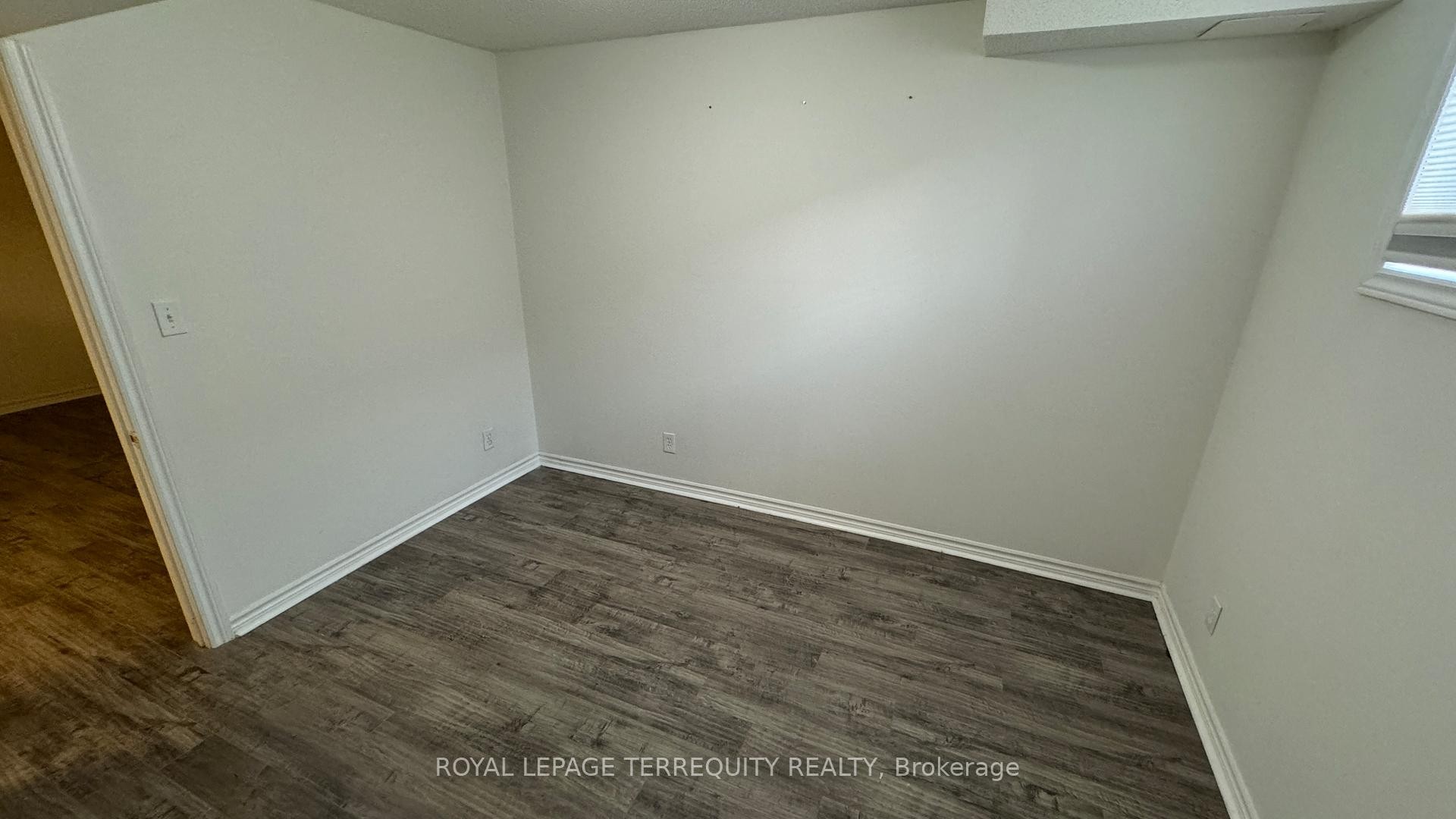 Bsmt-5464 Tenth Line W, Mississauga, ON