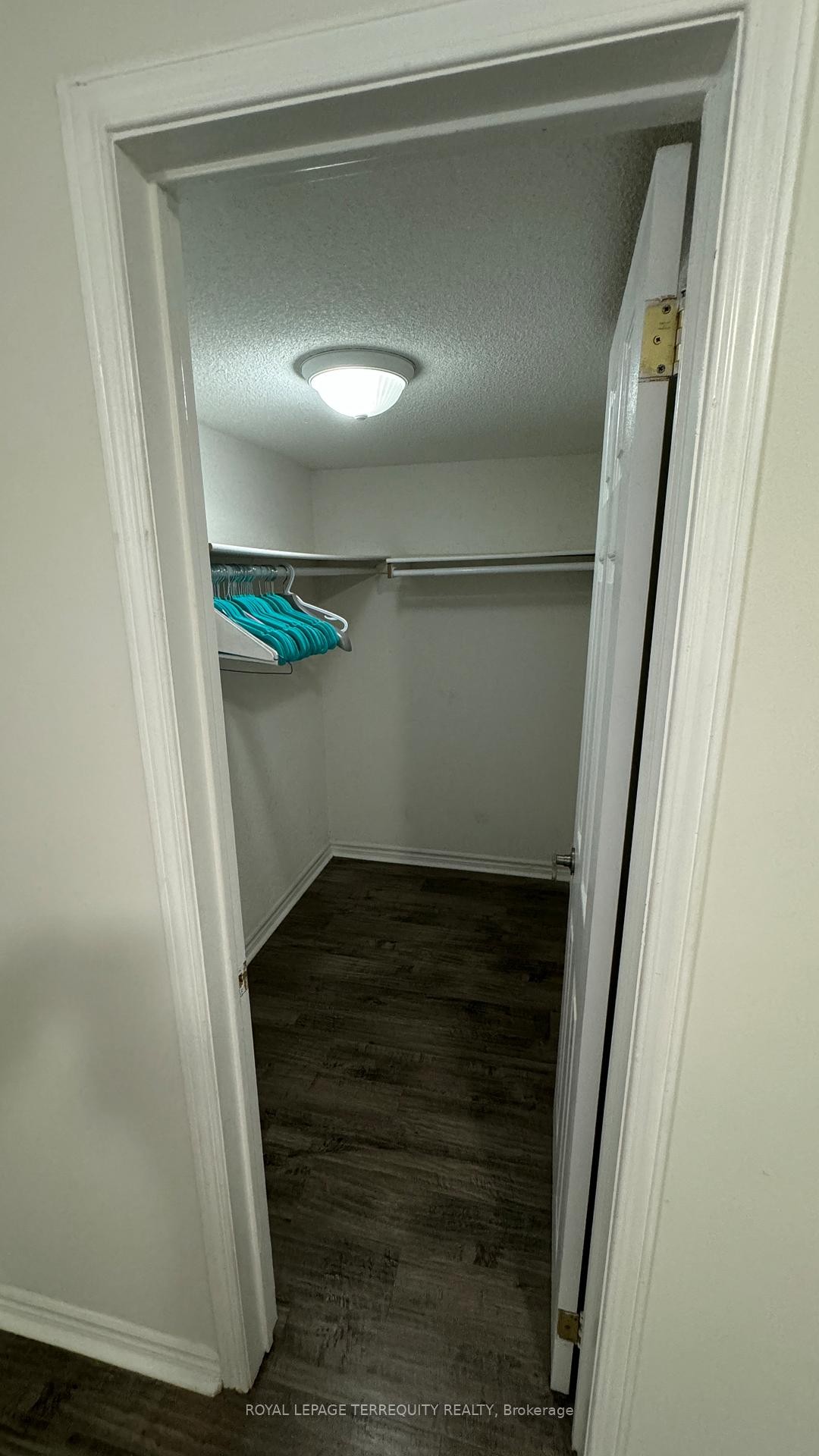 Bsmt-5464 Tenth Line W, Mississauga, ON