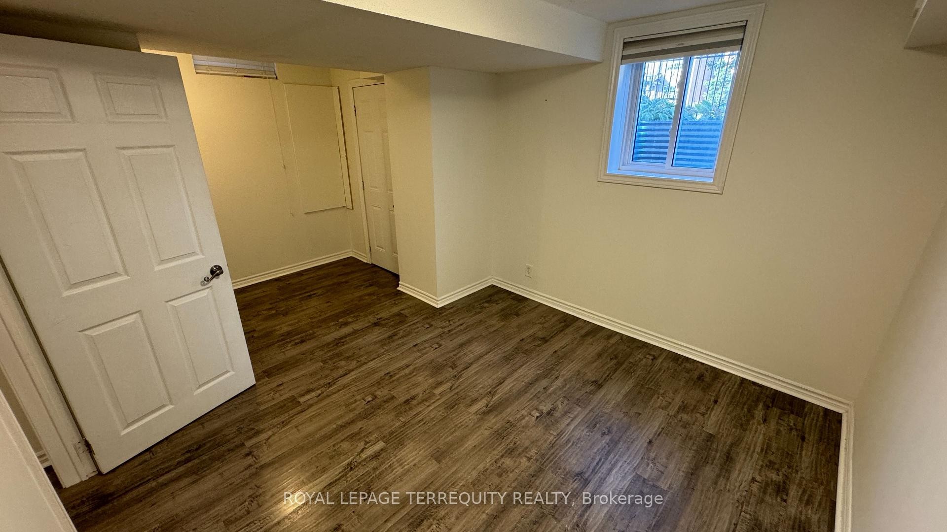 Bsmt-5464 Tenth Line W, Mississauga, ON