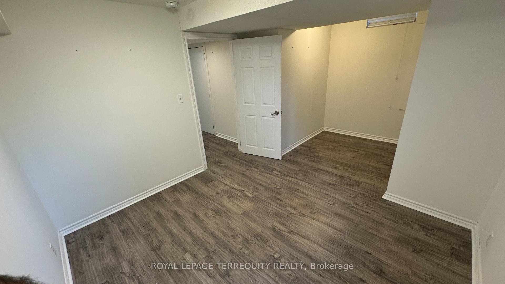 Bsmt-5464 Tenth Line W, Mississauga, ON