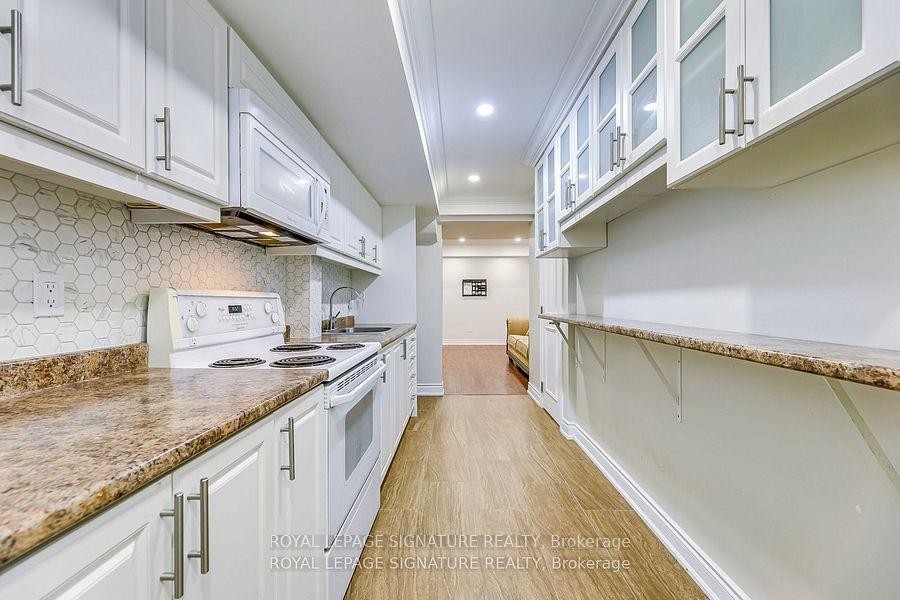 Bsmt-651 Snider Terrace, Milton, ON - Indoor Photo Showing Kitchen