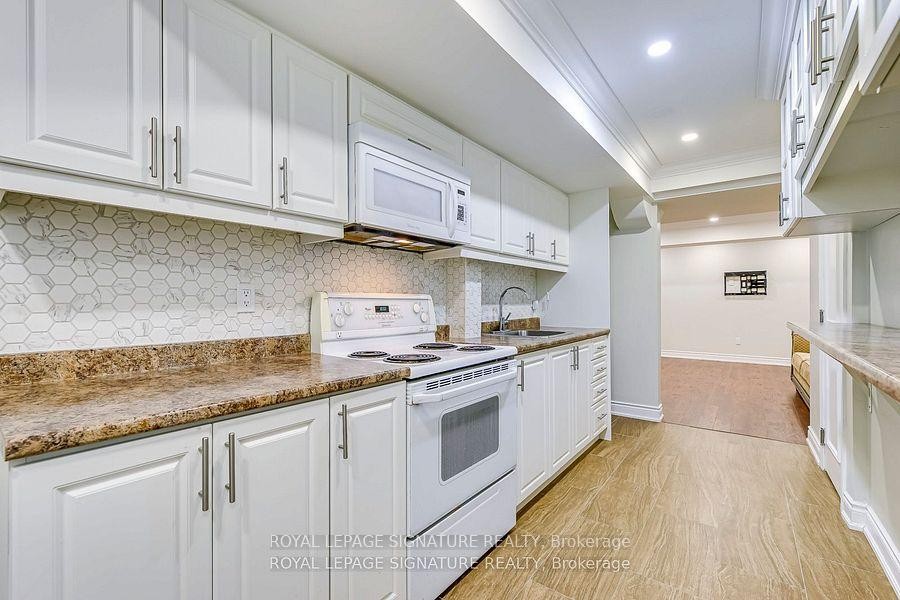 Bsmt-651 Snider Terrace, Milton, ON - Indoor Photo Showing Kitchen