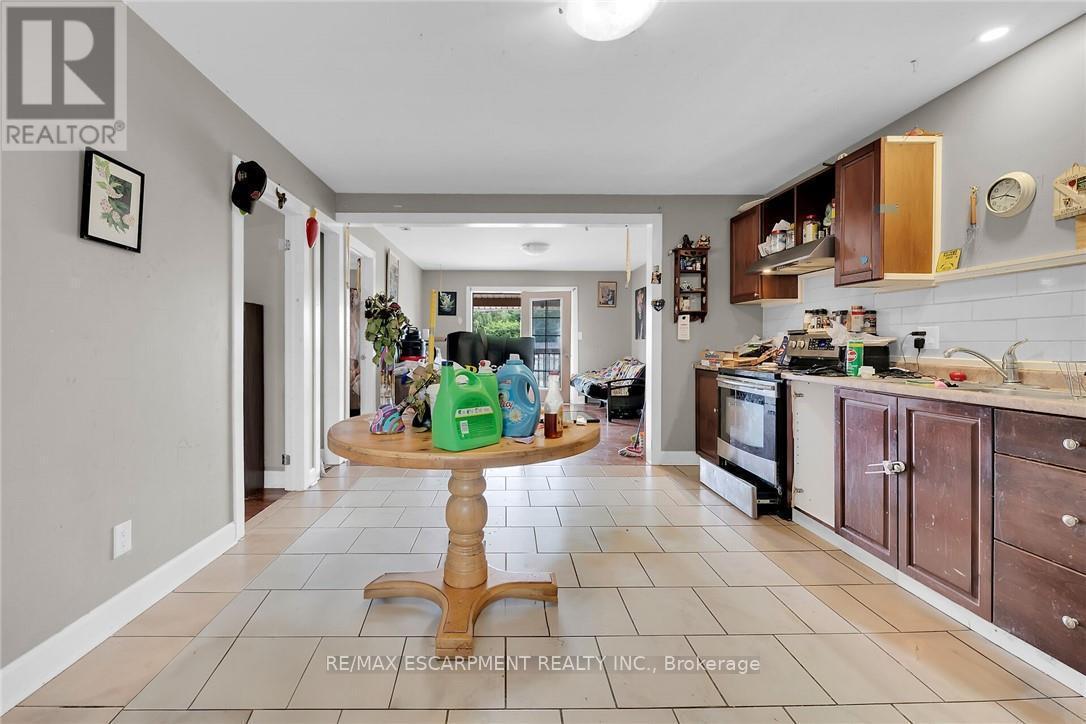 8 Nickel Street, Port Colborne, ON - Indoor Photo Showing Kitchen