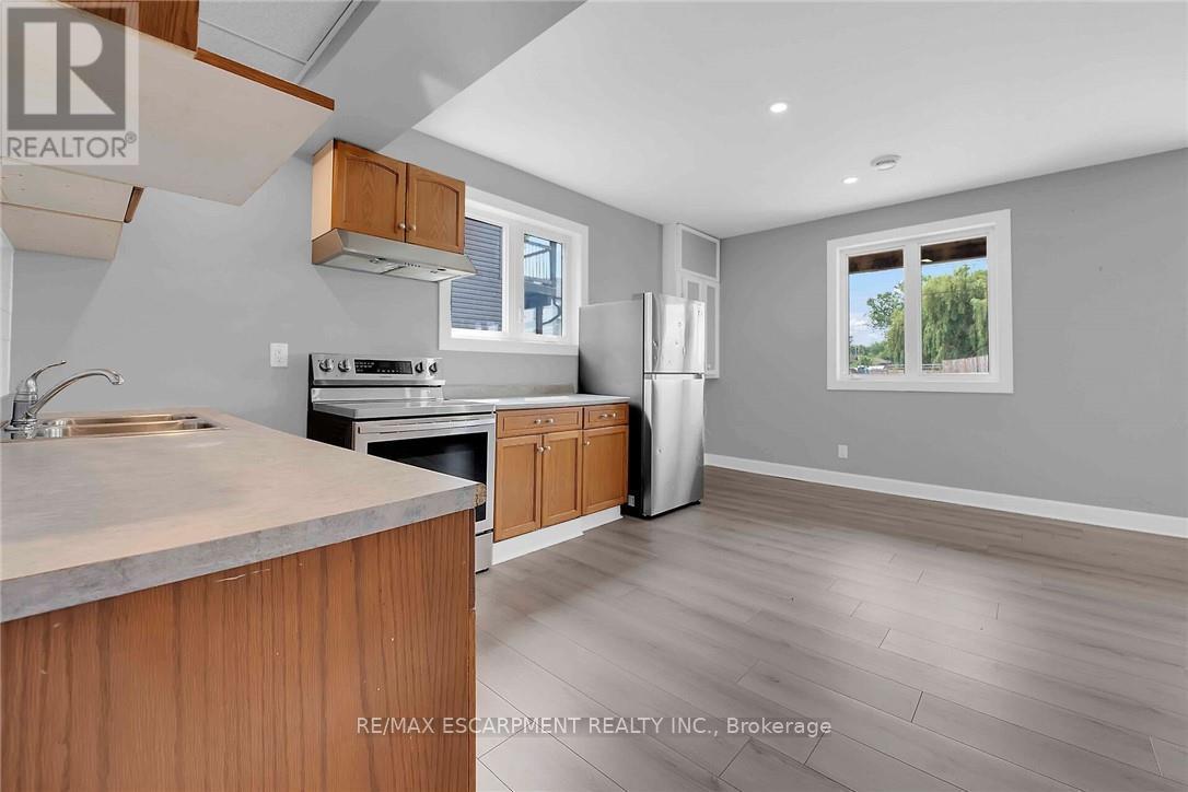 8 Nickel Street, Port Colborne, ON - Indoor Photo Showing Kitchen