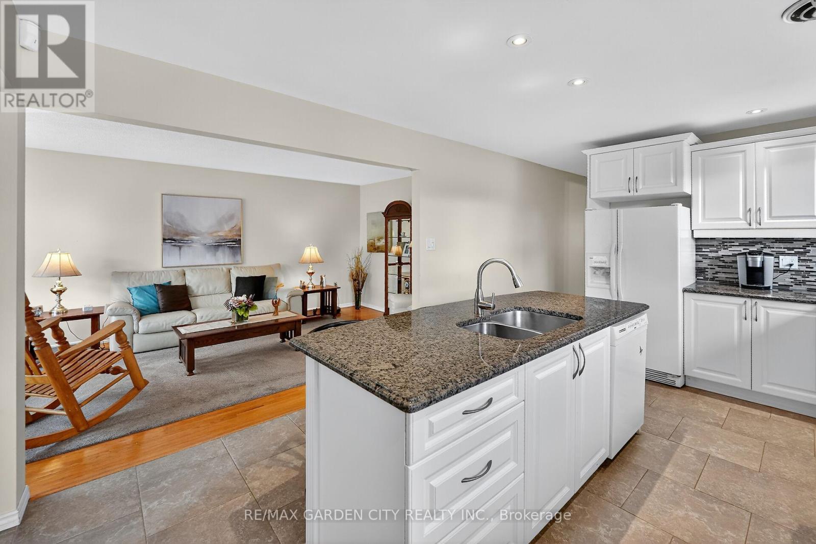 120 Kinross Street, Haldimand, ON - Indoor Photo Showing Kitchen With Double Sink