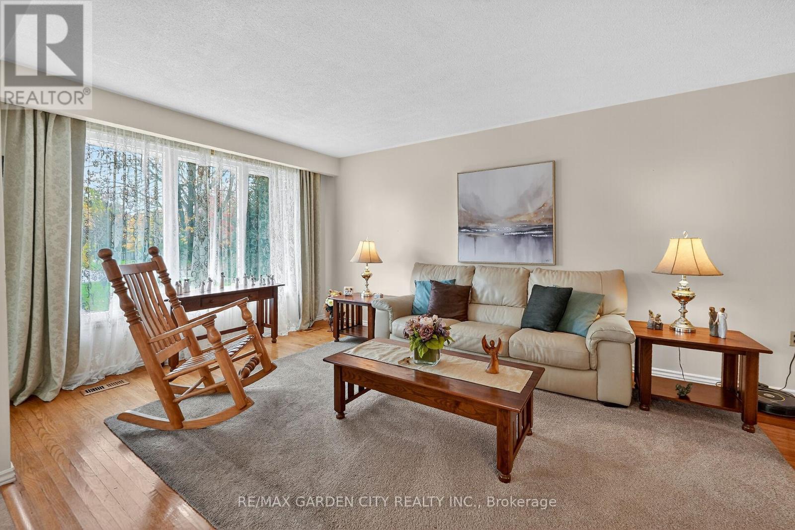 120 Kinross Street, Haldimand, ON - Indoor Photo Showing Living Room