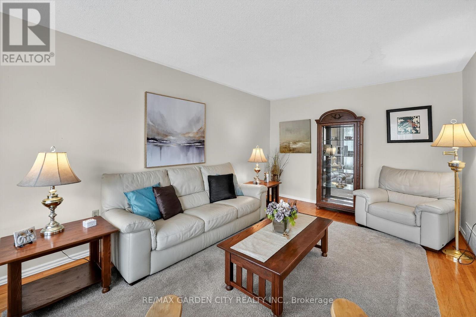 120 Kinross Street, Haldimand, ON - Indoor Photo Showing Living Room