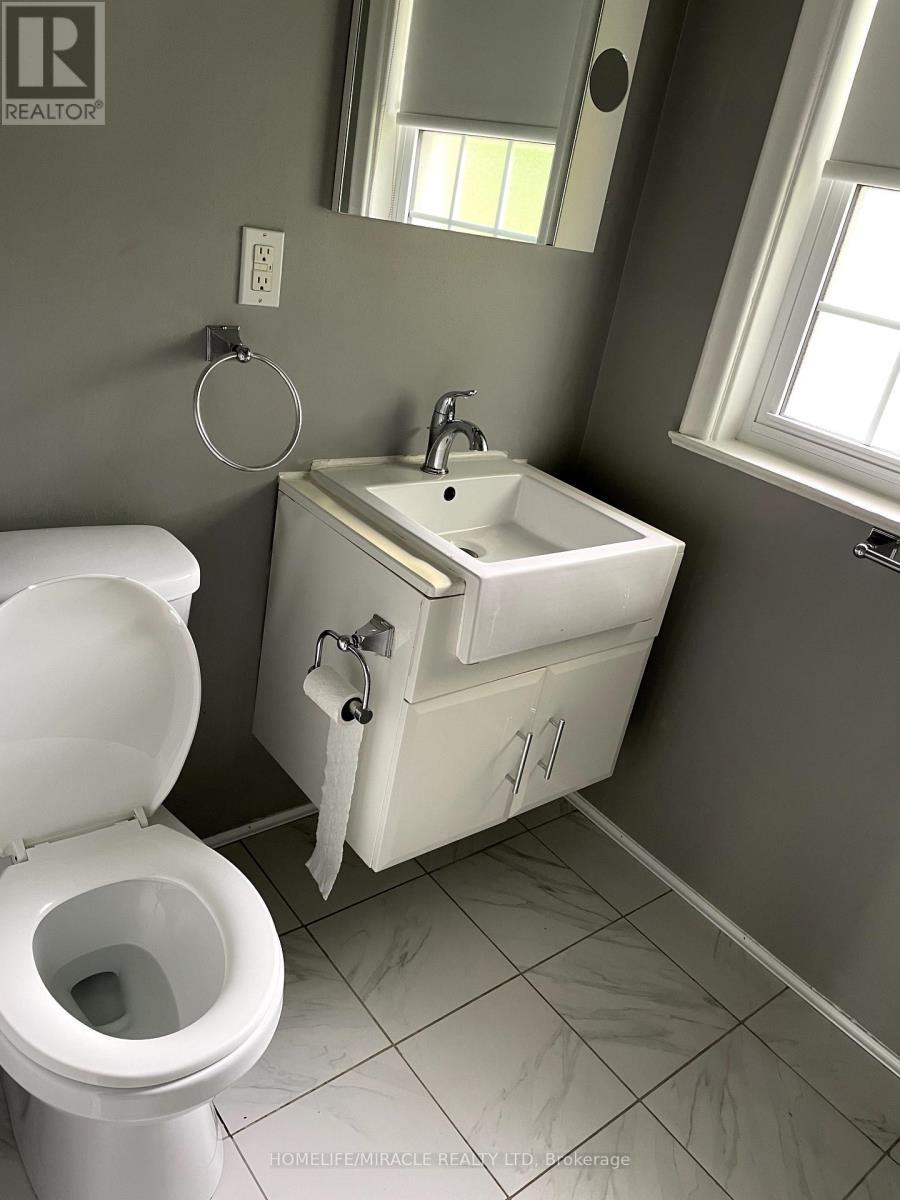 82 Roy Drive, Mississauga, ON - Indoor Photo Showing Laundry Room