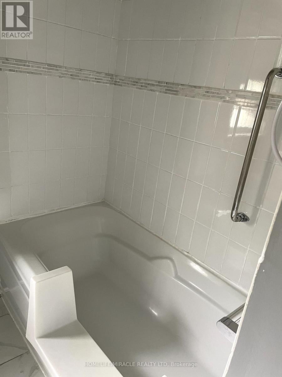 82 Roy Drive, Mississauga, ON - Indoor