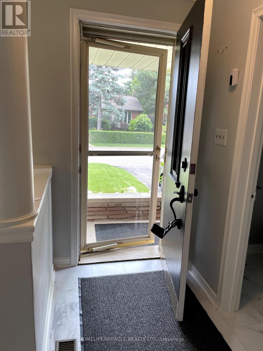 82 Roy Drive, Mississauga, ON - Indoor Photo Showing Other Room