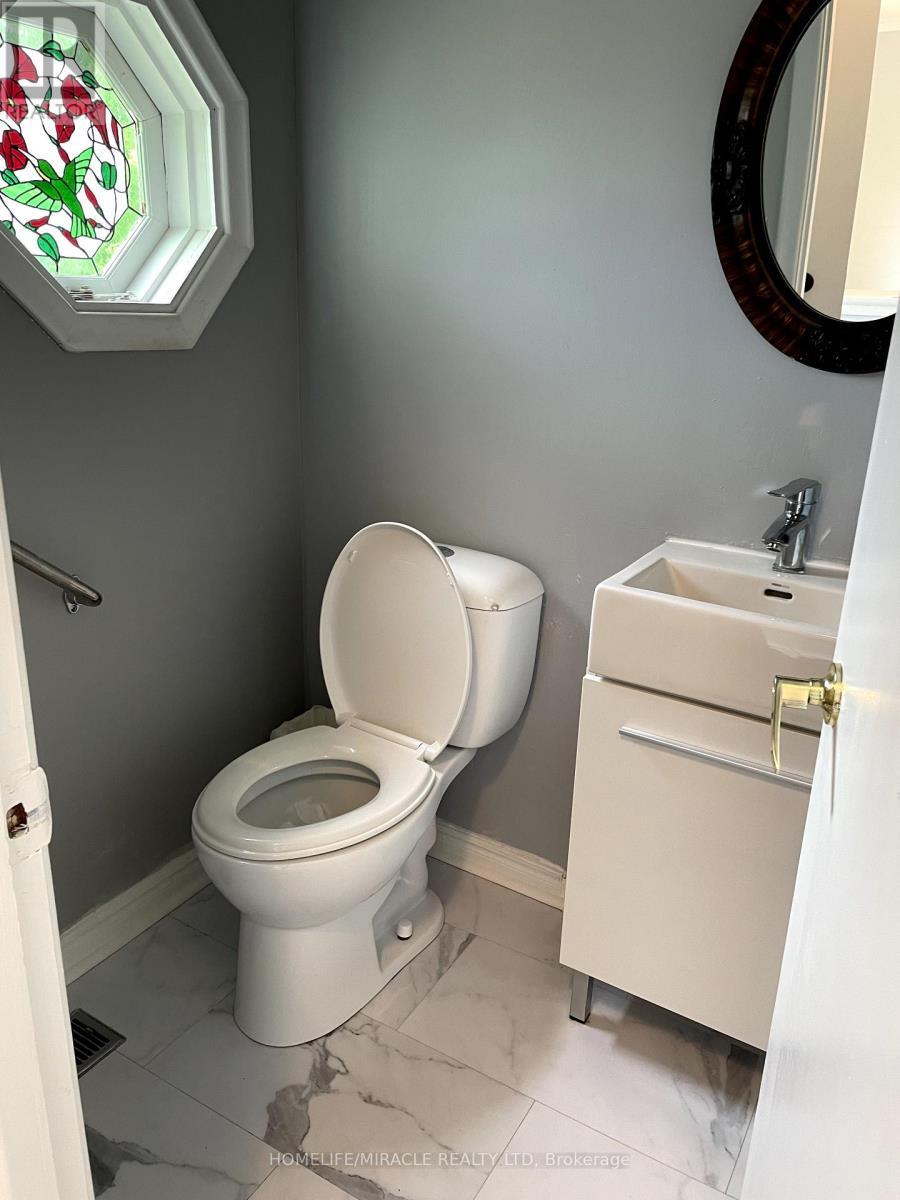 82 Roy Drive, Mississauga, ON - Indoor Photo Showing Bathroom