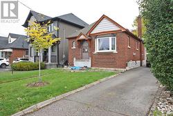 35 BARONS AVENUE S  Hamilton, ON L8K 2Y1