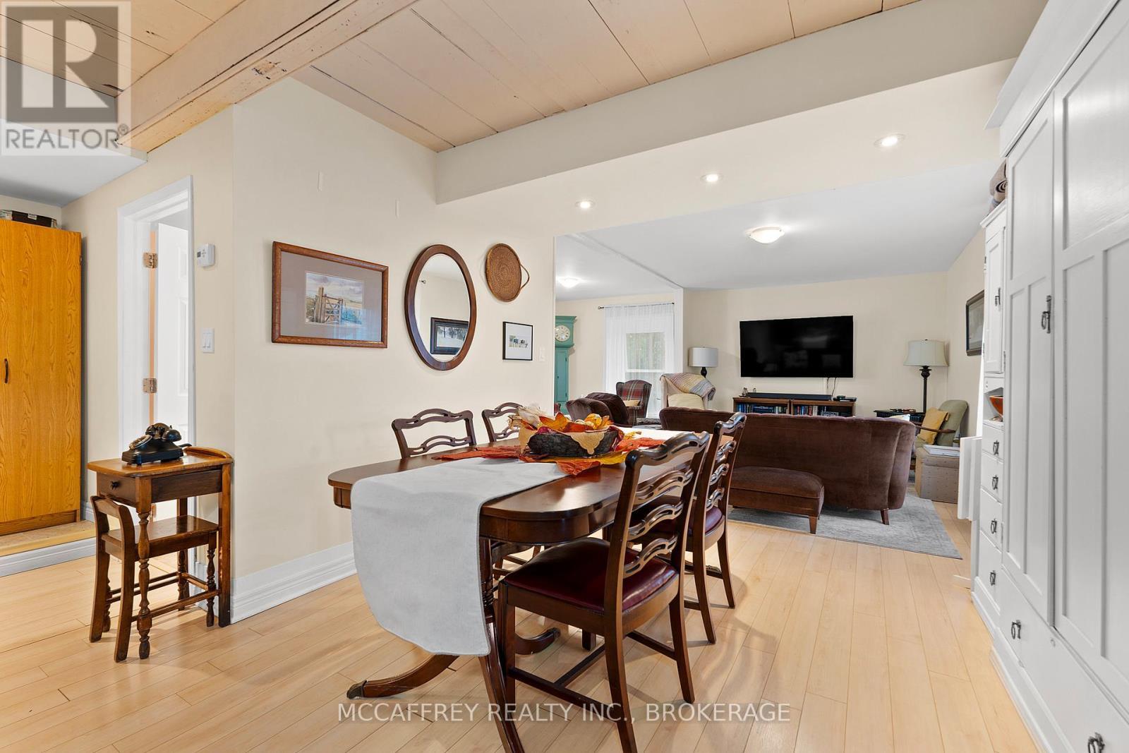 1549 Doyle Road, Loyalist (Lennox And Addington - South), ON - Indoor Photo Showing Dining Room