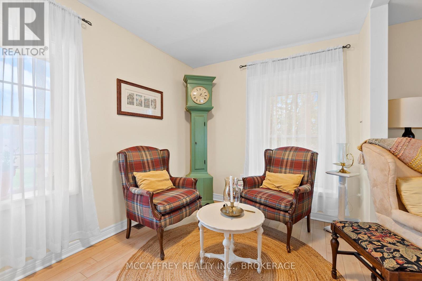 1549 Doyle Road, Loyalist (Lennox And Addington - South), ON - Indoor Photo Showing Living Room