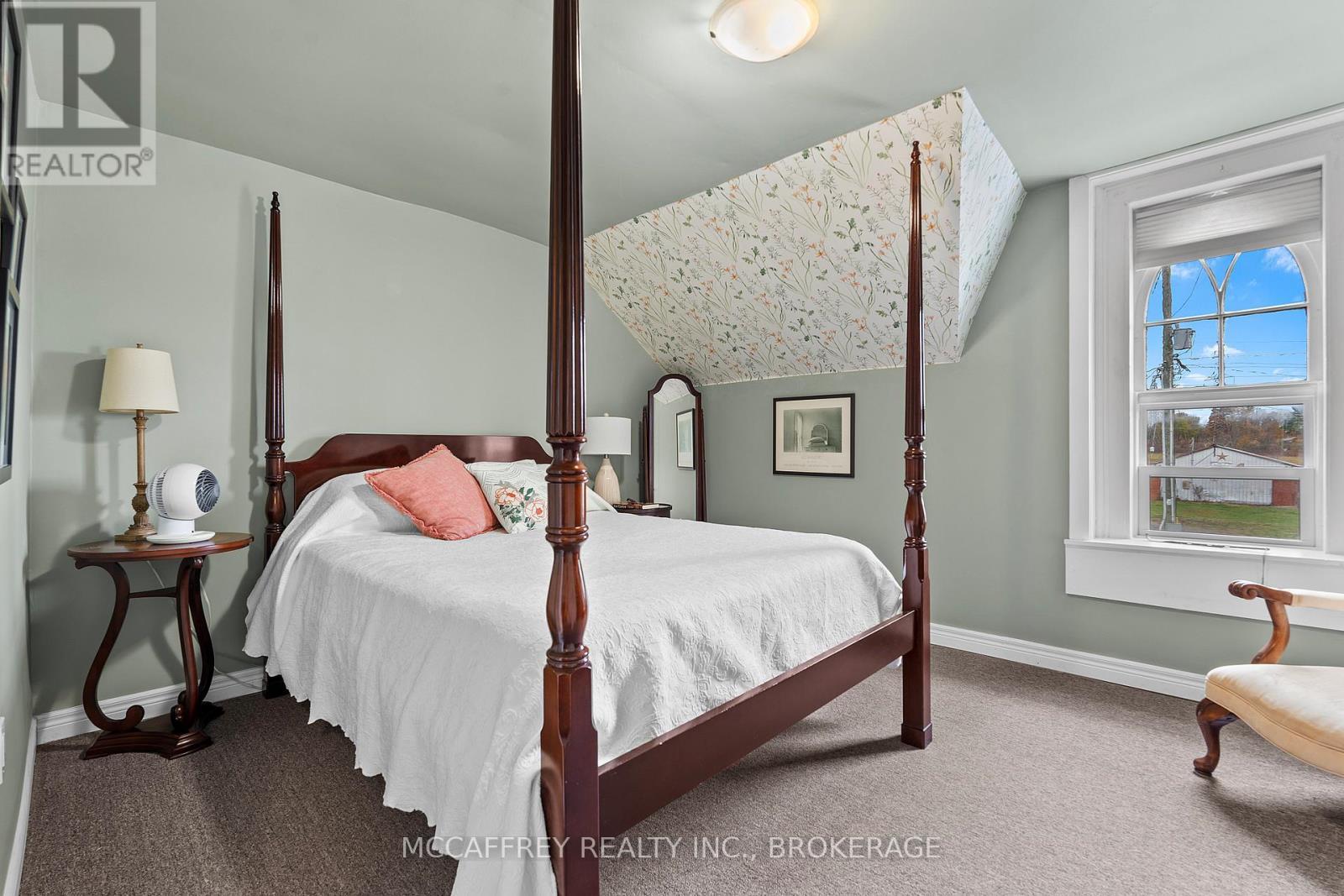 1549 Doyle Road, Loyalist (Lennox And Addington - South), ON - Indoor Photo Showing Bedroom