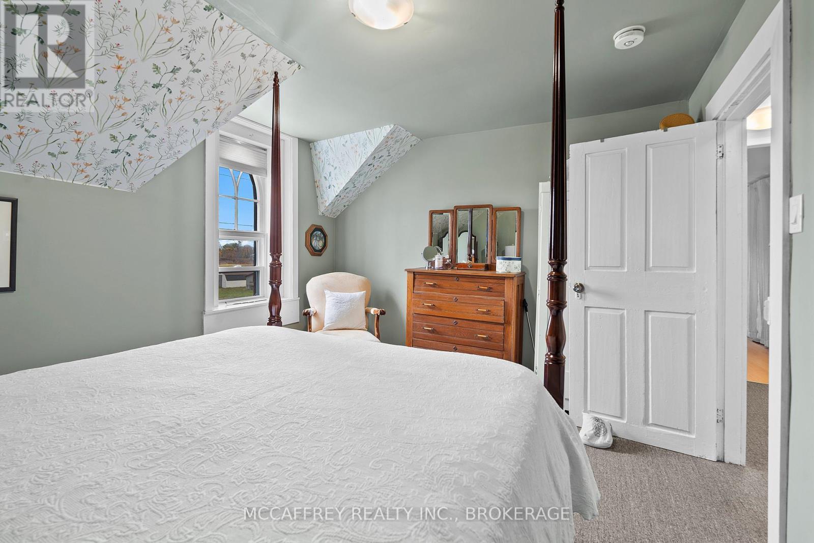 1549 Doyle Road, Loyalist (Lennox And Addington - South), ON - Indoor Photo Showing Bedroom