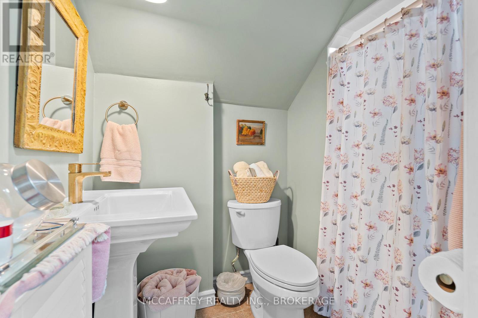 1549 Doyle Road, Loyalist (Lennox And Addington - South), ON - Indoor Photo Showing Bathroom