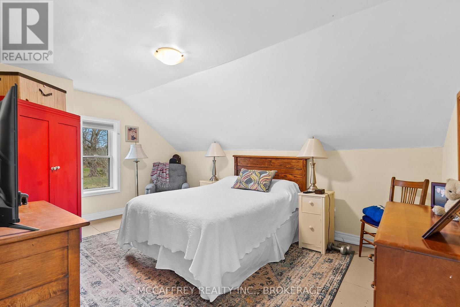1549 Doyle Road, Loyalist (Lennox And Addington - South), ON - Indoor Photo Showing Bedroom