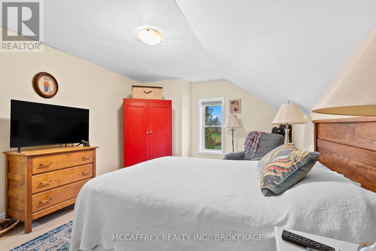 1549 Doyle Road, Loyalist (Lennox And Addington - South), ON - Indoor Photo Showing Bedroom