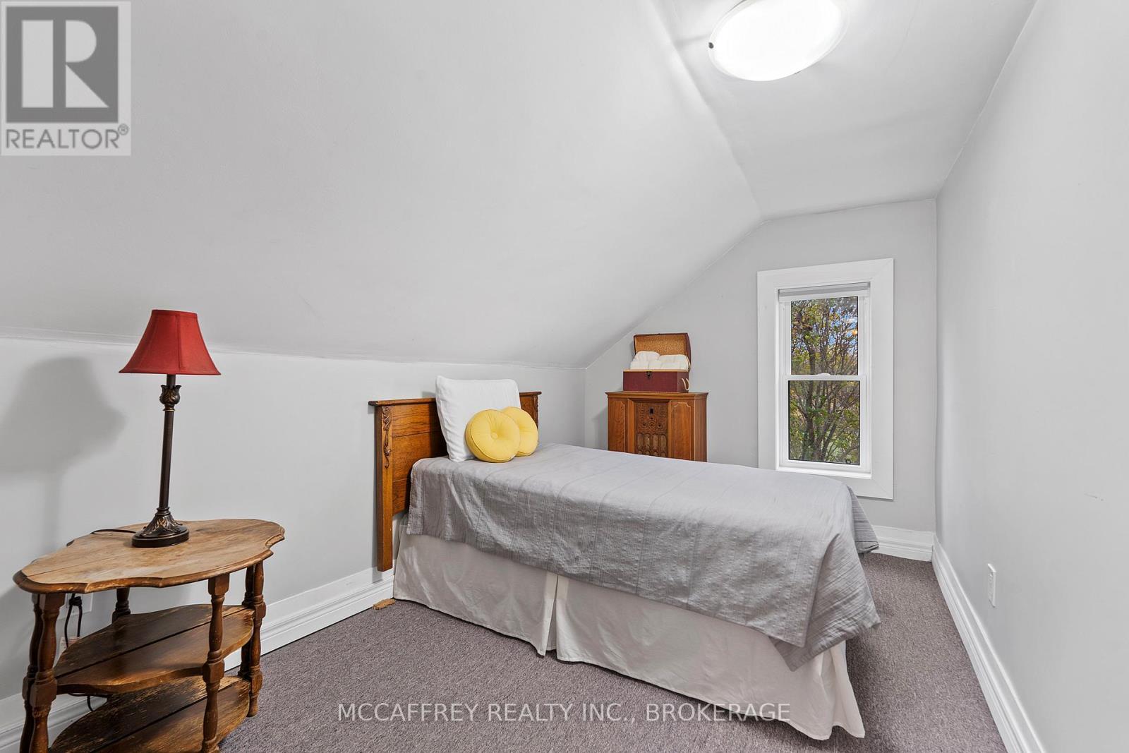1549 Doyle Road, Loyalist (Lennox And Addington - South), ON - Indoor Photo Showing Bedroom