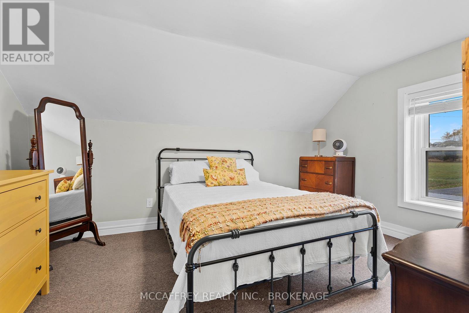 1549 Doyle Road, Loyalist (Lennox And Addington - South), ON - Indoor Photo Showing Bedroom