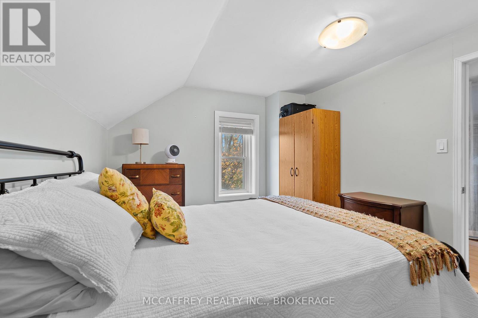 1549 Doyle Road, Loyalist (Lennox And Addington - South), ON - Indoor Photo Showing Bedroom
