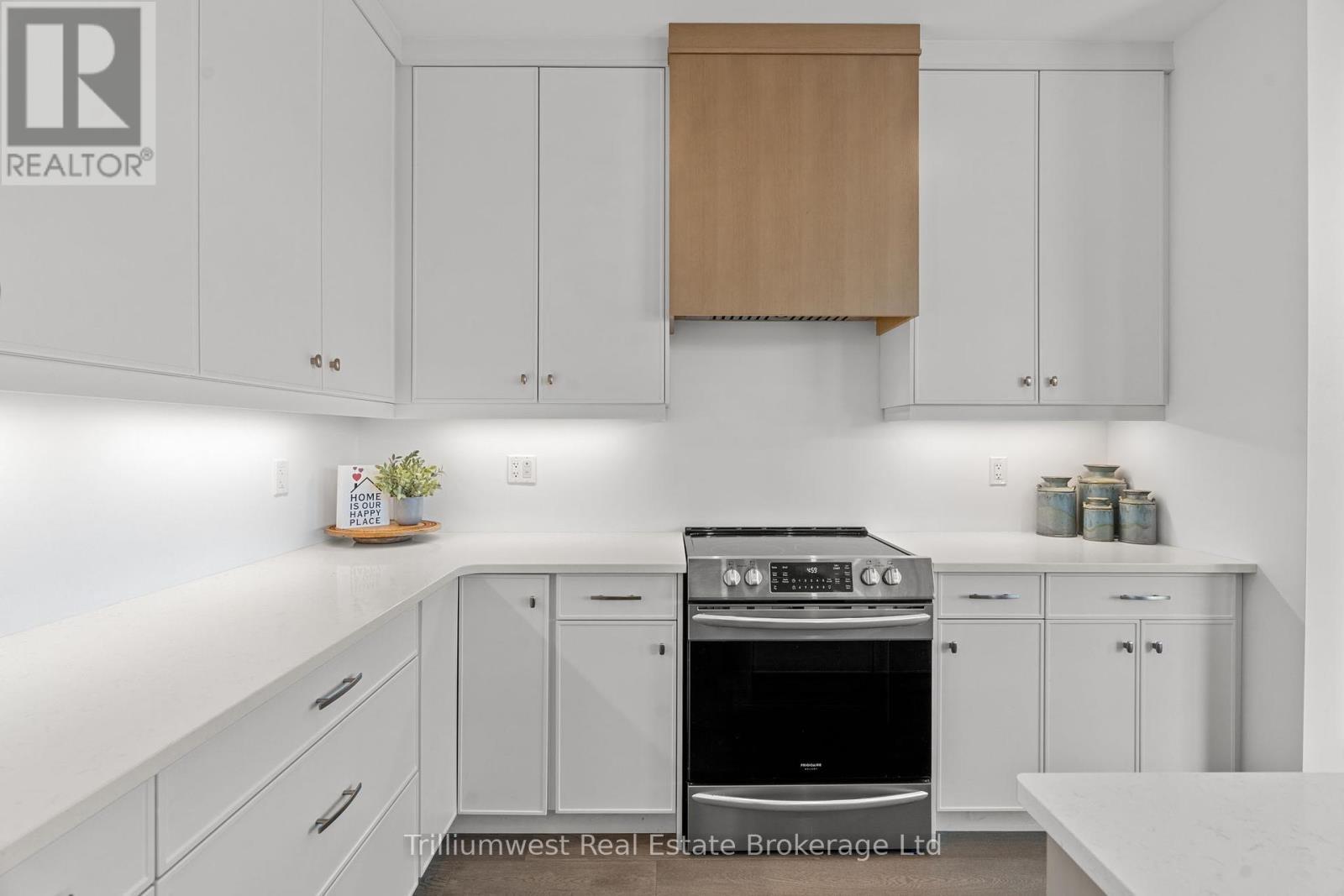 155 Mcleod Street, North Middlesex (Parkhill), ON - Indoor Photo Showing Kitchen