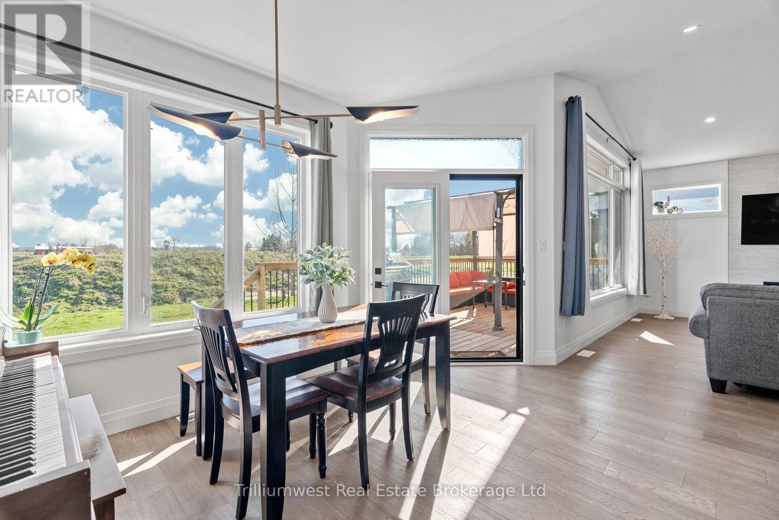 155 Mcleod Street, North Middlesex (Parkhill), ON - Indoor Photo Showing Dining Room