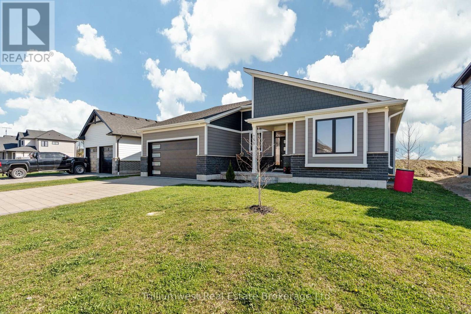 155 Mcleod Street, North Middlesex (Parkhill), ON - Outdoor