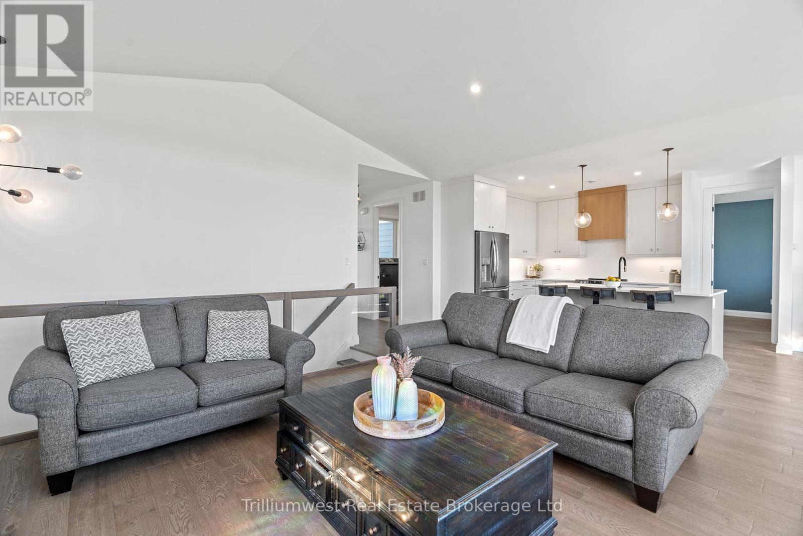 155 Mcleod Street, North Middlesex (Parkhill), ON - Indoor Photo Showing Living Room