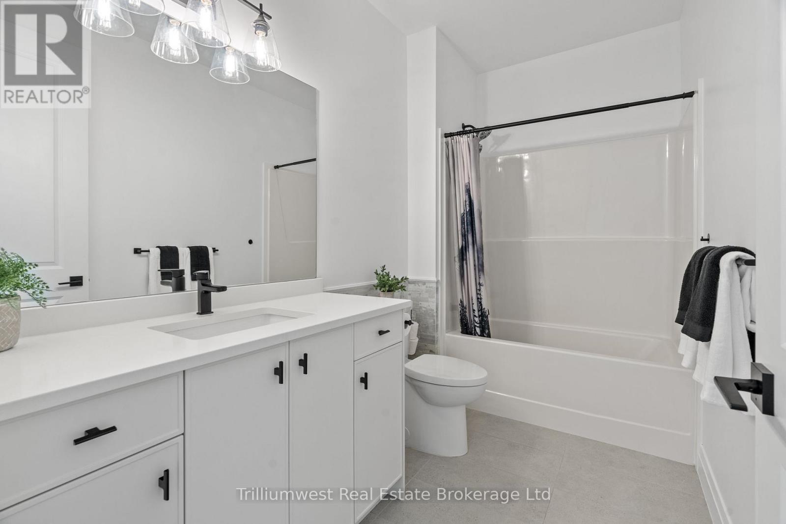 155 Mcleod Street, North Middlesex (Parkhill), ON - Indoor Photo Showing Bathroom
