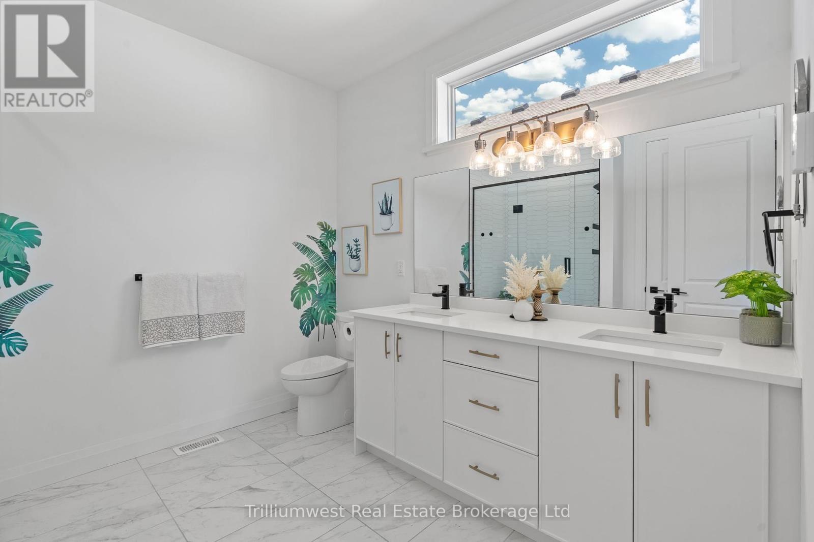 155 Mcleod Street, North Middlesex (Parkhill), ON - Indoor Photo Showing Bathroom