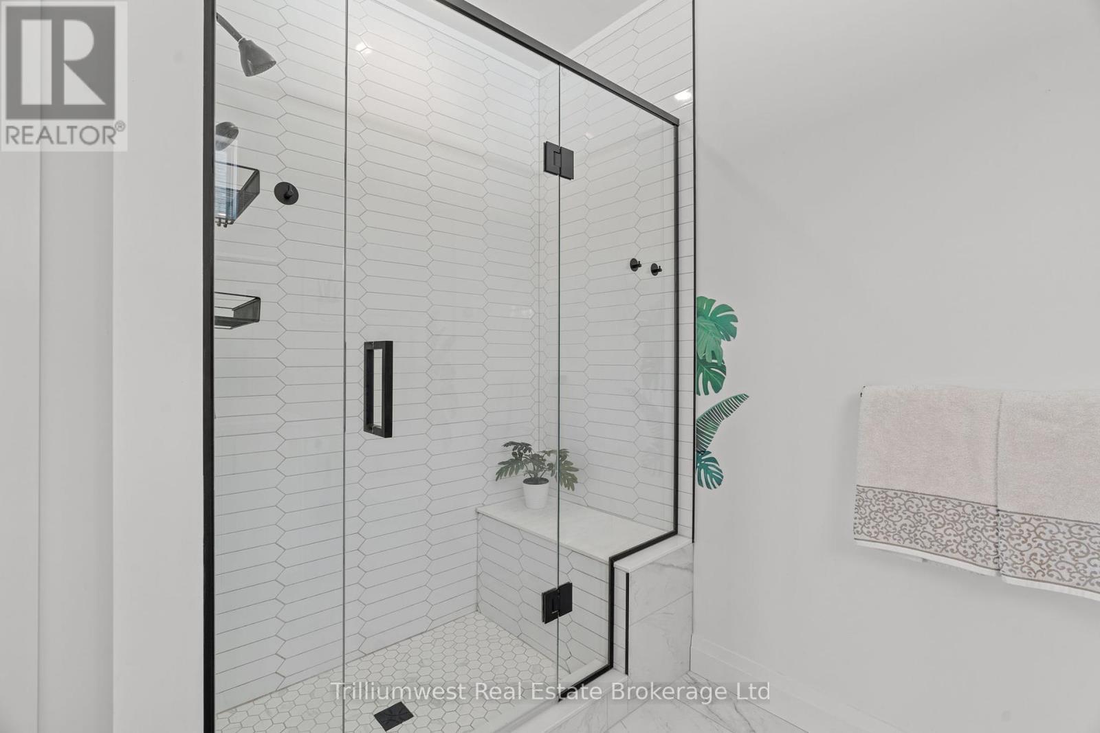 155 Mcleod Street, North Middlesex (Parkhill), ON - Indoor Photo Showing Bathroom