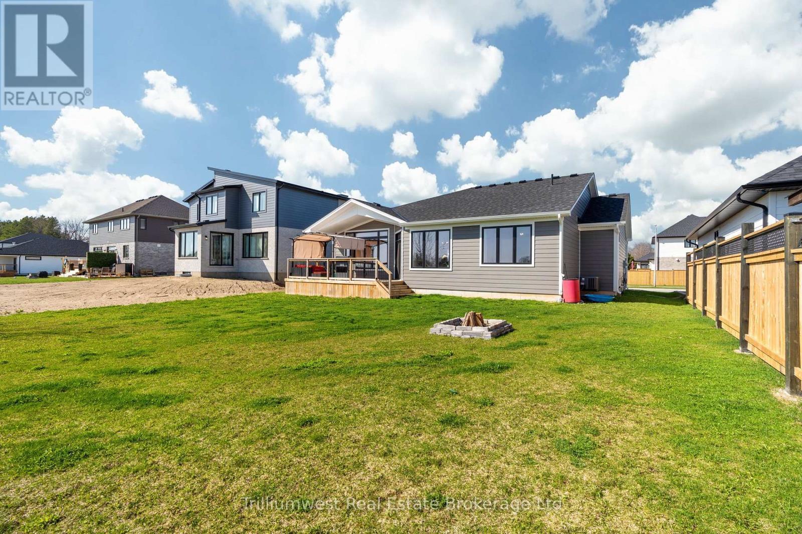 155 Mcleod Street, North Middlesex (Parkhill), ON - Outdoor With Deck Patio Veranda