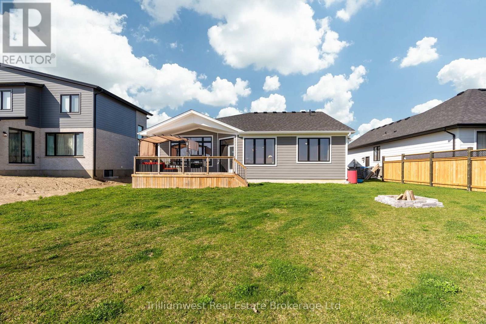 155 Mcleod Street, North Middlesex (Parkhill), ON - Outdoor With Deck Patio Veranda