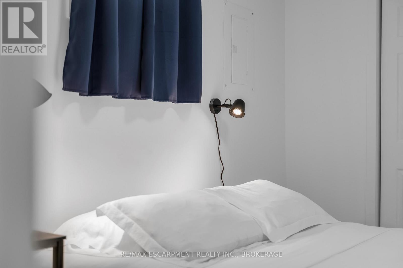 2 - 16 Golden Boulevard E, Welland (Lincoln/Crowland), ON - Indoor Photo Showing Bedroom