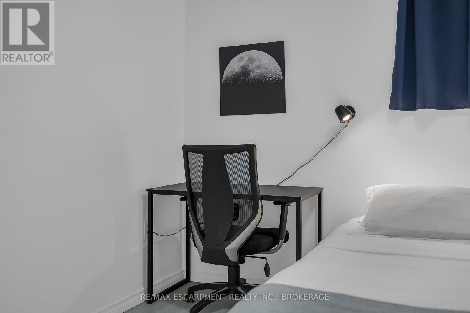 2 - 16 Golden Boulevard E, Welland (Lincoln/Crowland), ON - Indoor