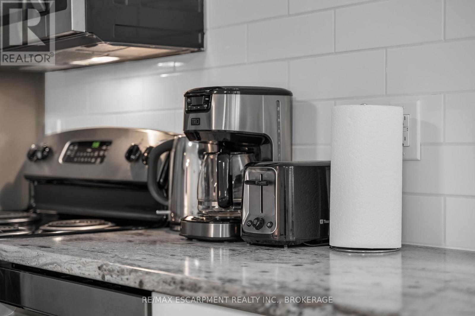 2 - 16 Golden Boulevard E, Welland (Lincoln/Crowland), ON - Indoor Photo Showing Kitchen