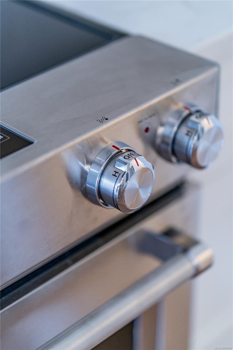 1189 Lee Rd, Parksville, BC - Photo Showing Kitchen