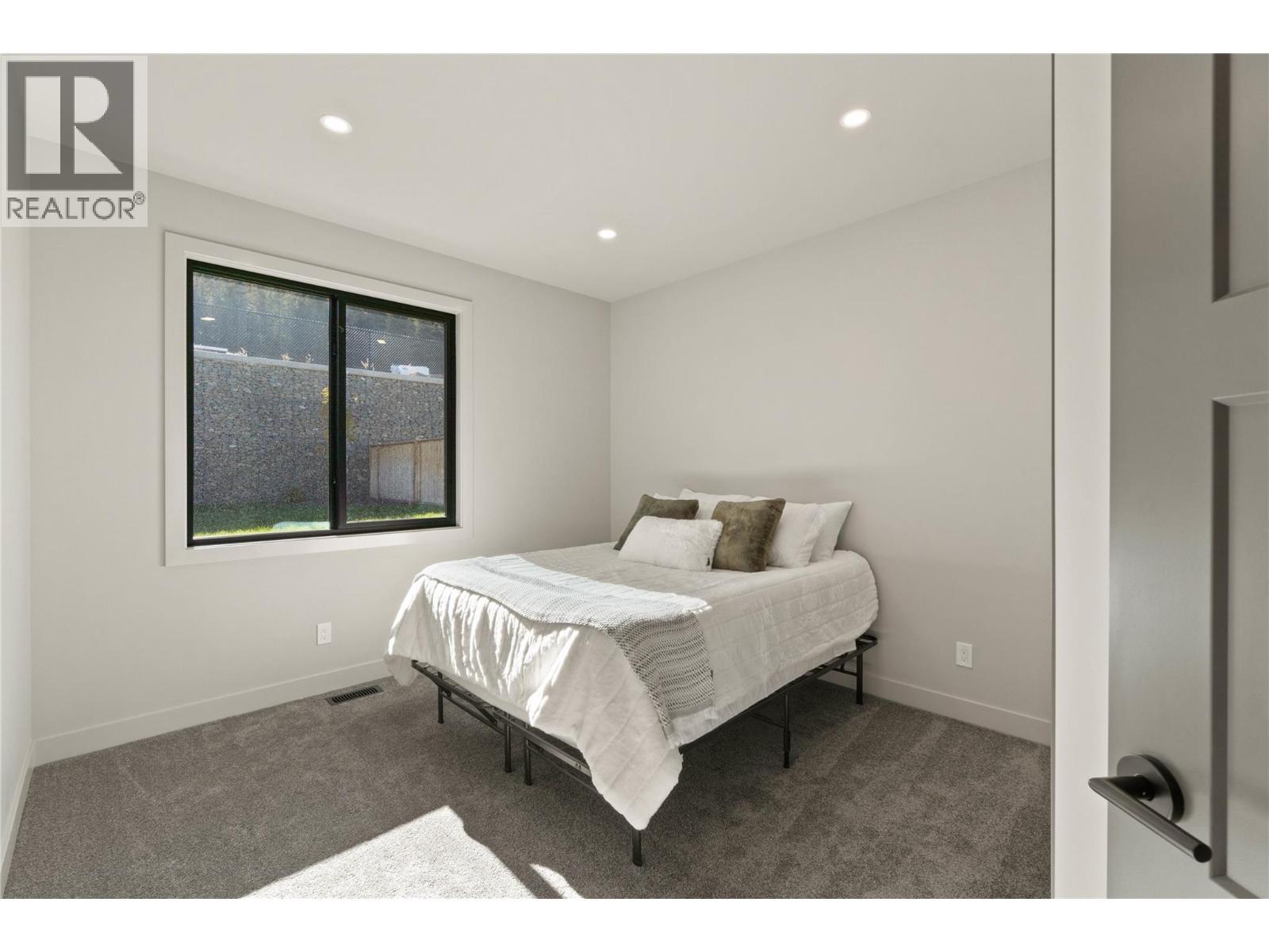 2256 Coldwater Drive, Kamloops, BC - Indoor Photo Showing Bedroom